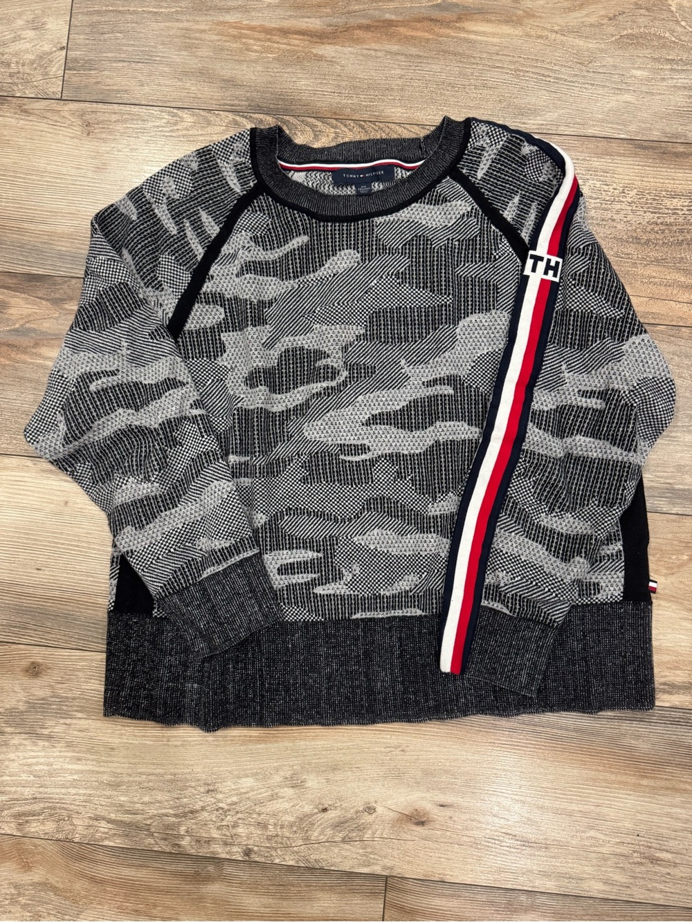 Tommy Hilfiger Grey Camo Set
Top XXL
Skirt XL